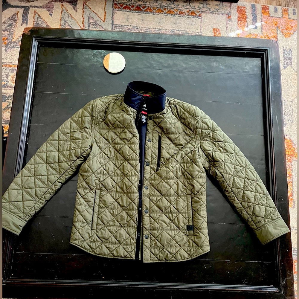 Large Victorinox (Swiss army knives) jacket. Forest green. Button up.